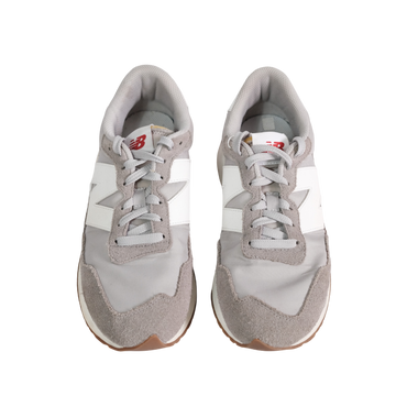 Tenis Grises Suela Blanca