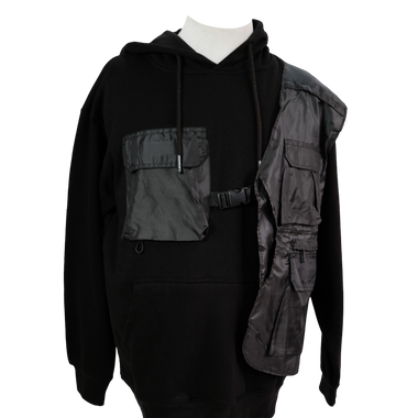 Hoodie Negro con Chaleco impermeable sobrepuesto