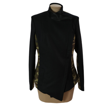 Chaqueta Negra Verde Camuflado
