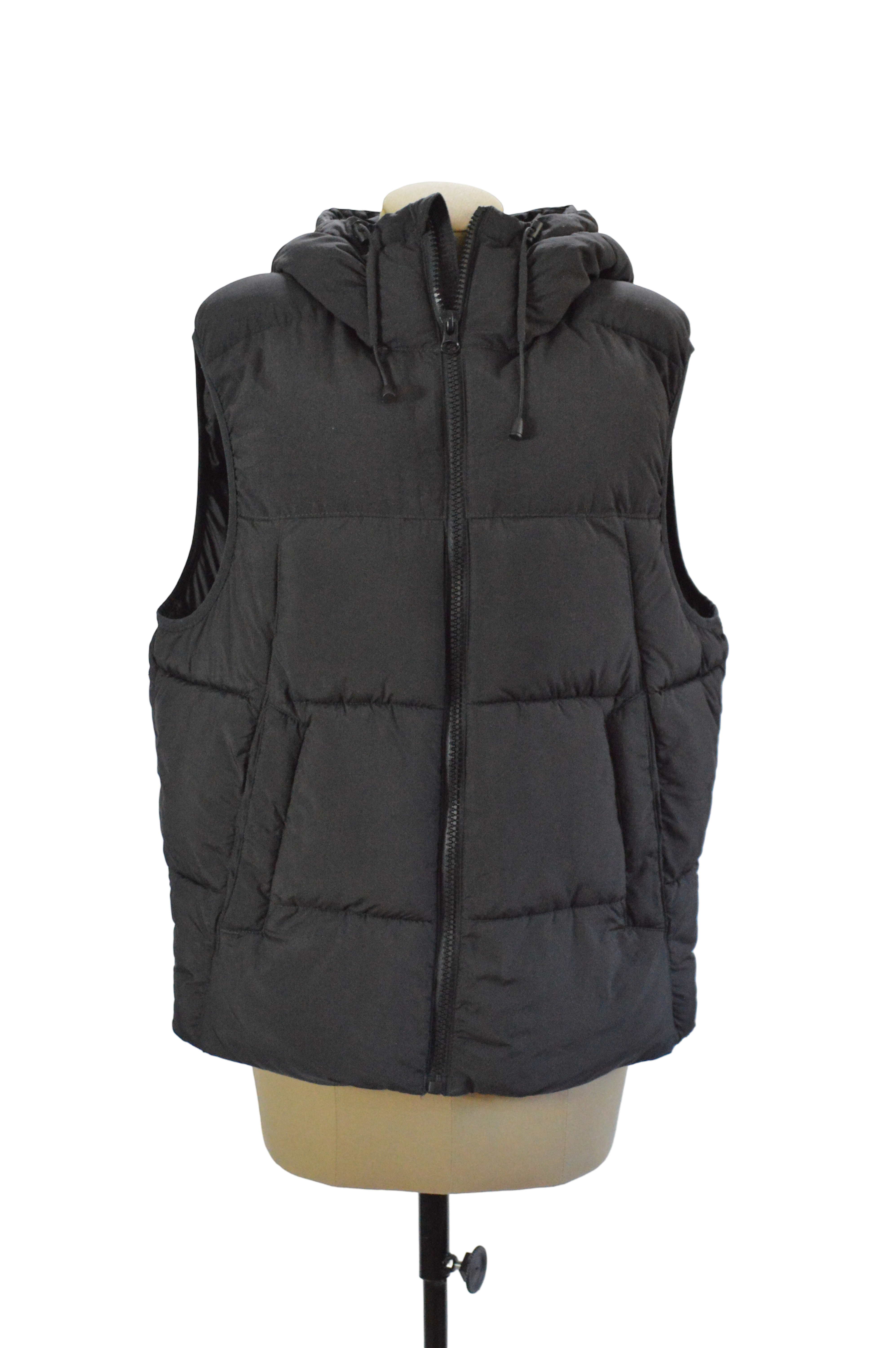 CHALECO ACOLCHADO NEGRO CON CAPOTA TALLA M