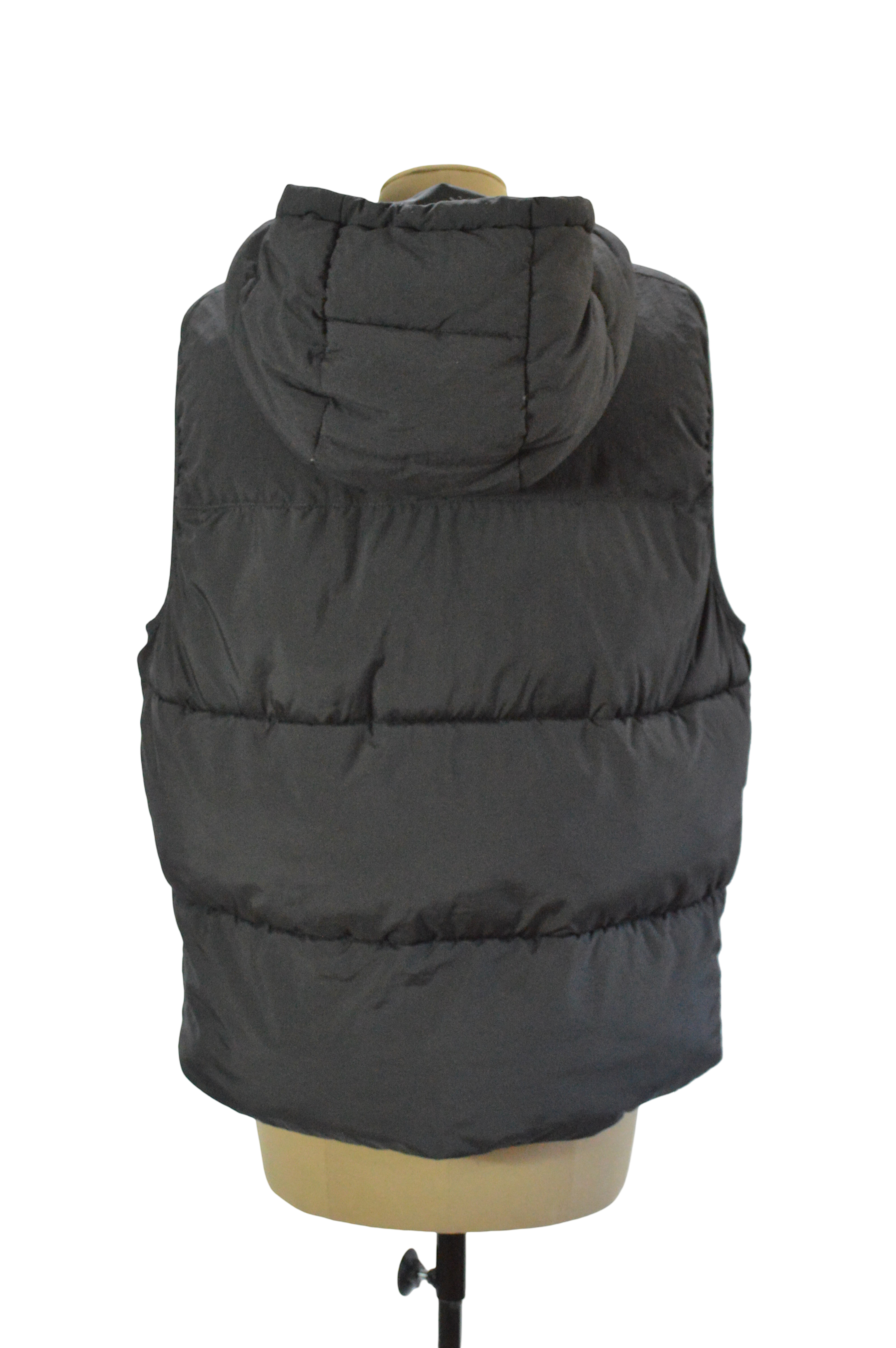 CHALECO ACOLCHADO NEGRO CON CAPOTA TALLA M
