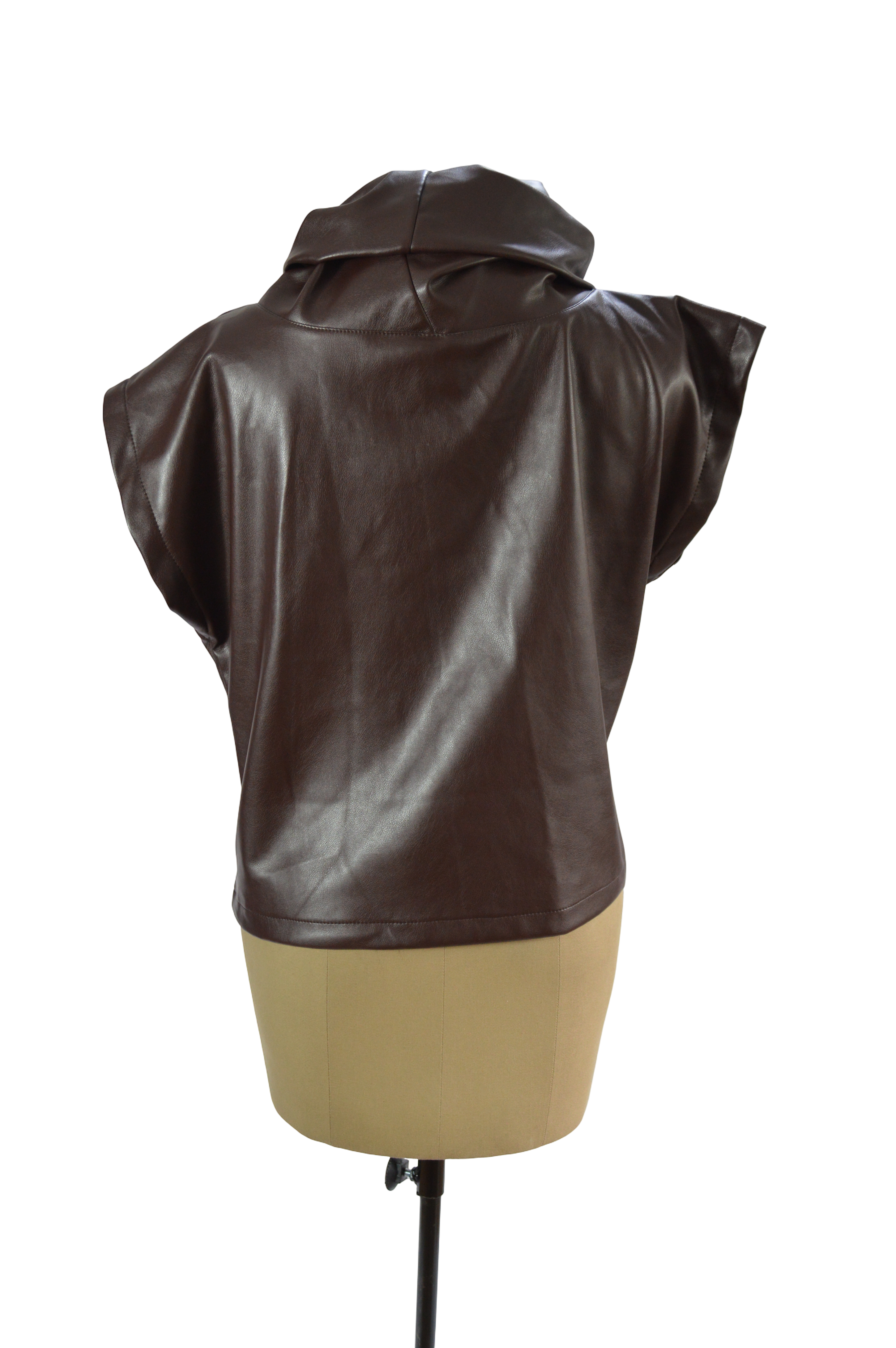 Blusa Cuerina Café Cuello Alto