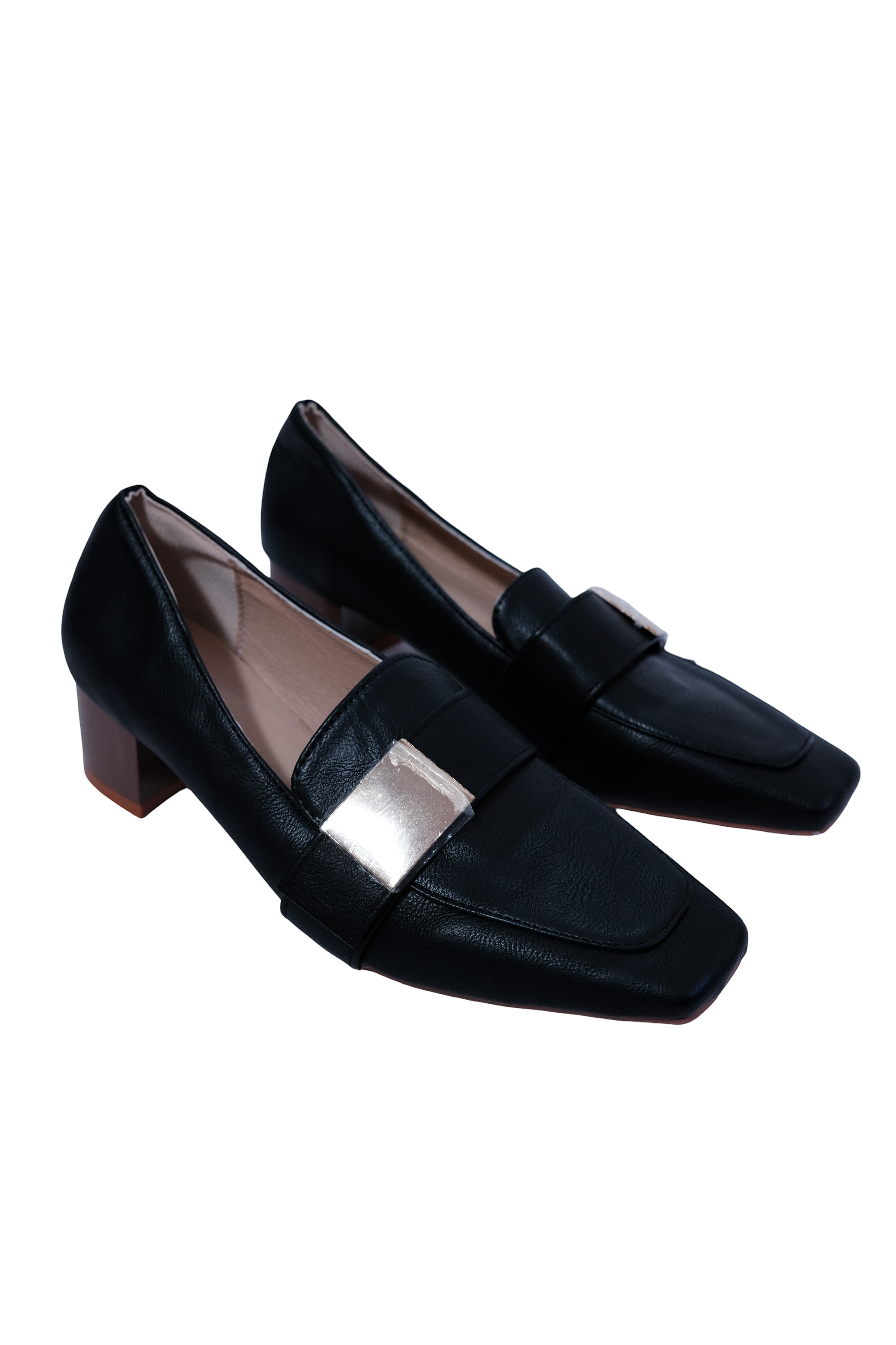 Tacones Negros Hebilla Dorada