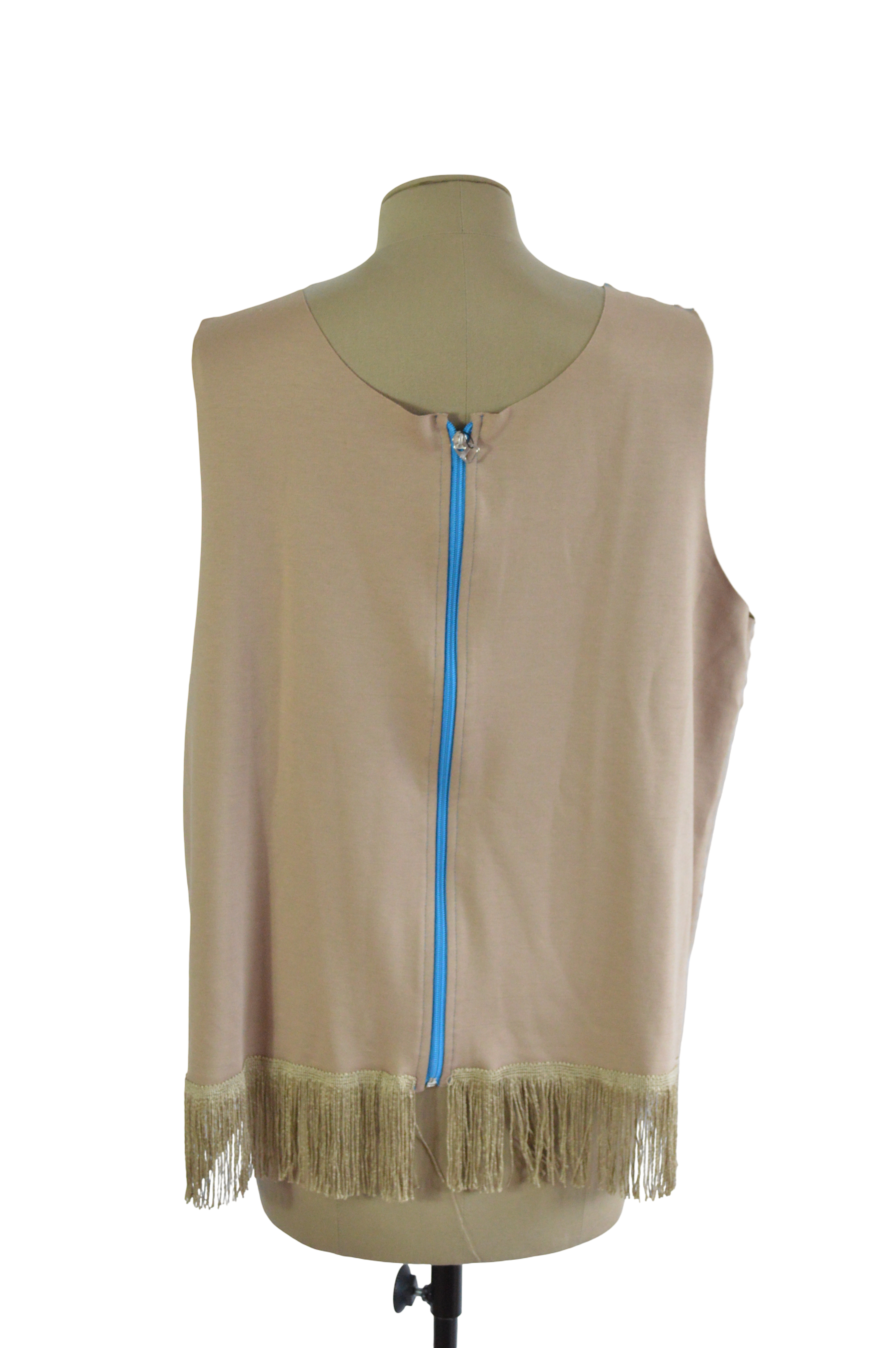 CHALECO VALERIA CAMEL CON FLECOS TALLA 8