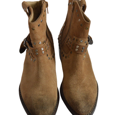Botas Caña Corta Cafe De Gamuza Con Taches Metalicos Talla 38