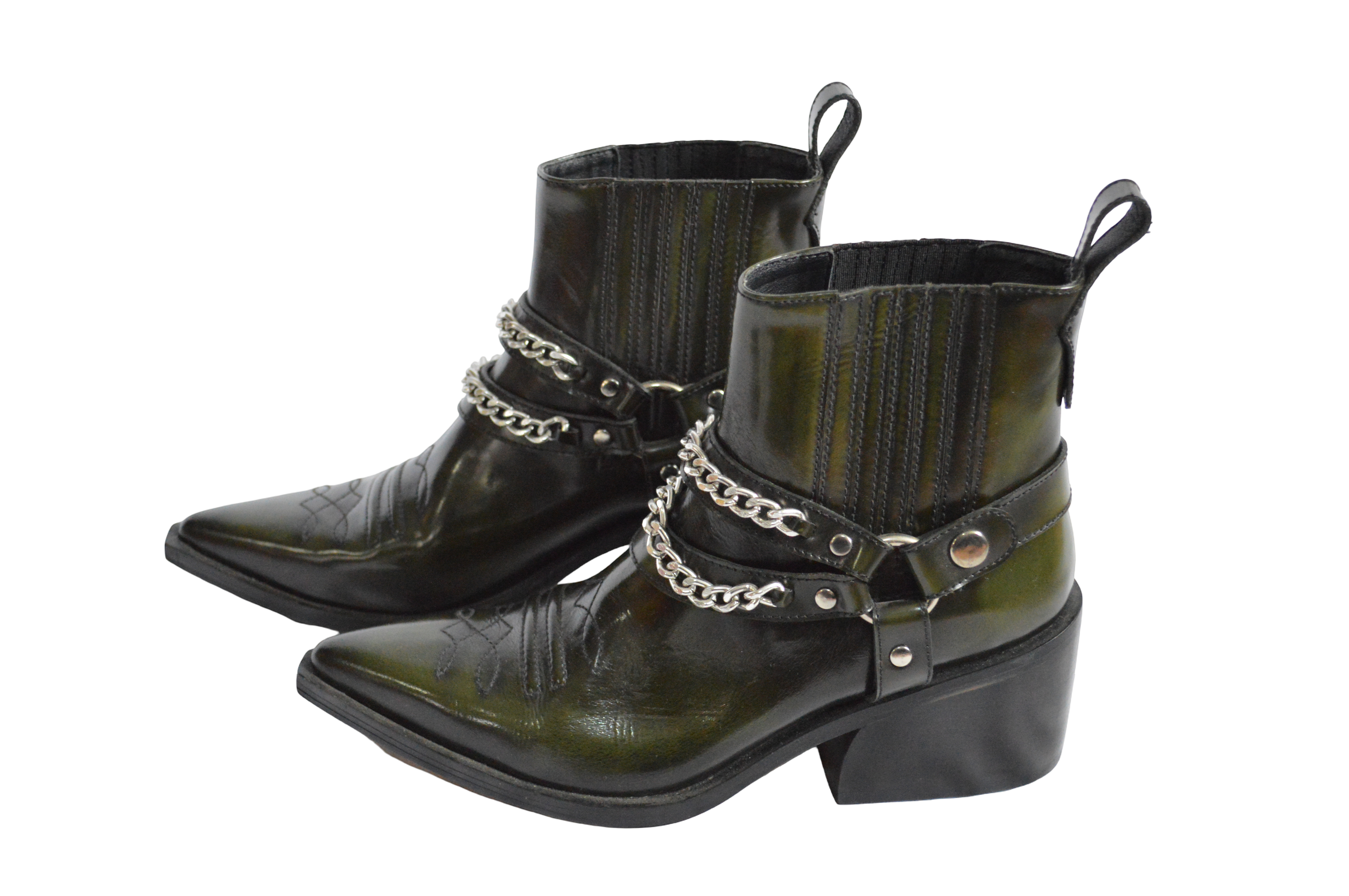 Botas Verde Oscuro Caña Corta Con Textura Y Cadenas Decorativas Talla 37