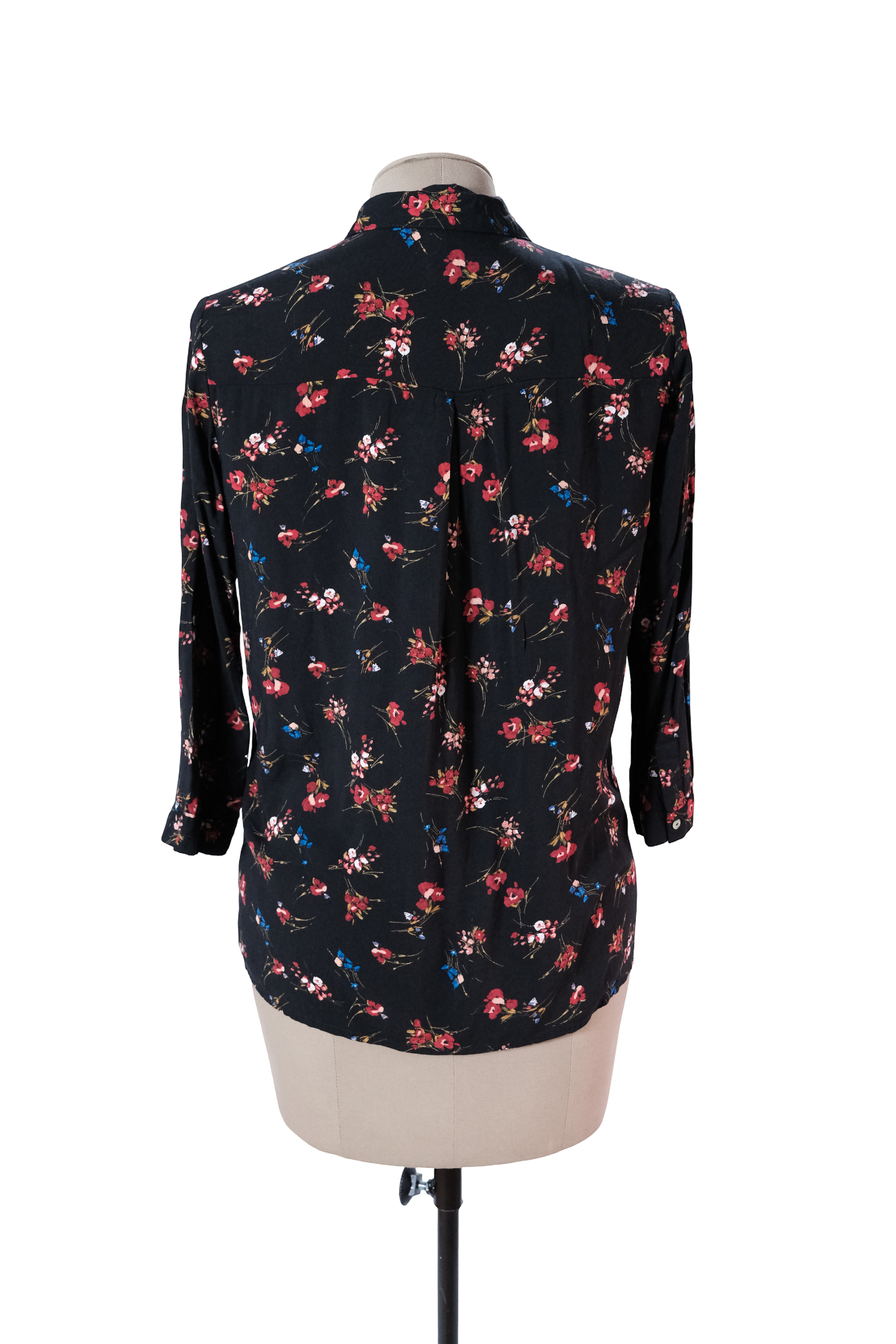 Camisa Negra Flores Rojo Azúl