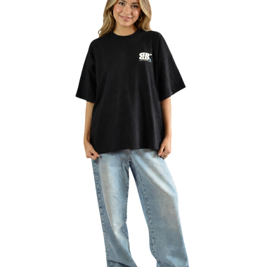 Camiseta Negra Sobrepuesto Azúl Oscuro En Espalda